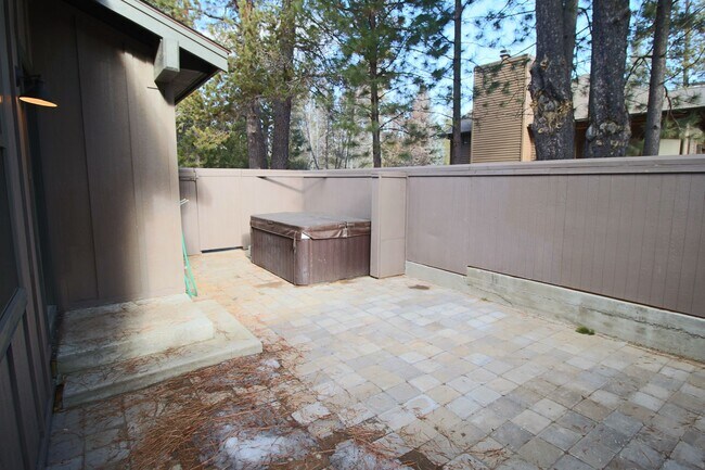 Building Photo - Short-Term Special $500 OFF First Month Rent | Short-Term Lease