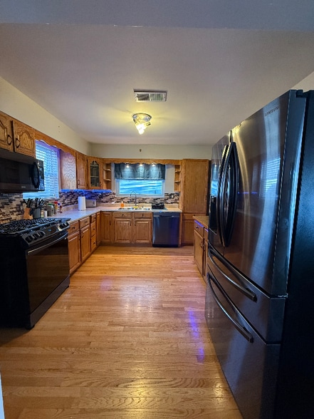 Building Photo - 3523 Susan Lewis Dr