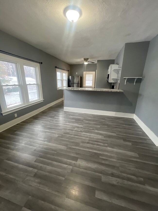 Building Photo - Coming soon! Freshly painted!