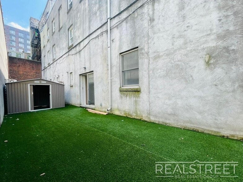 Building Photo - Spacious LOFT in Williamsburg with Private...