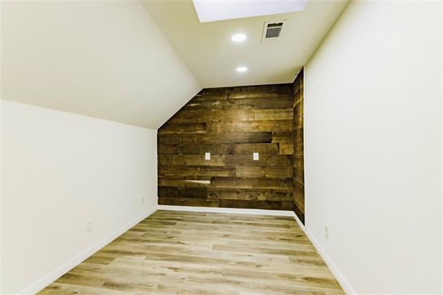 Building Photo - 1306 Lakeside Dr