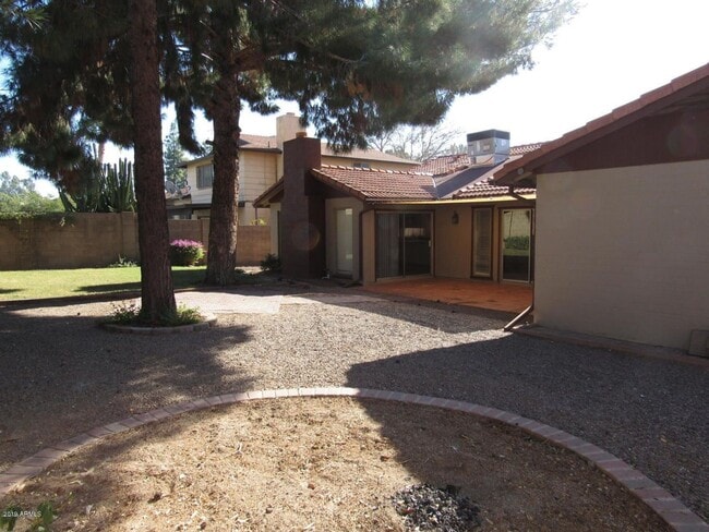 Building Photo - Fantastic 3 Bedroom/2 Bath Single Level Home & NO HOA!  Schedule a Showing Today!