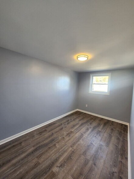 Building Photo - 1020 Kenwood Ave