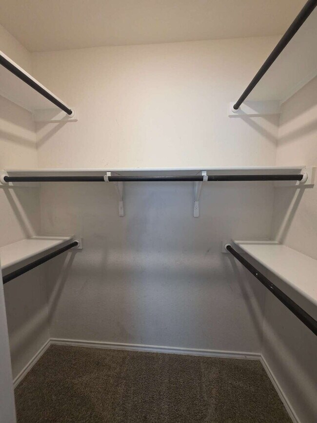Building Photo - Ready Now – Freshly Painted & Move-In Ready!