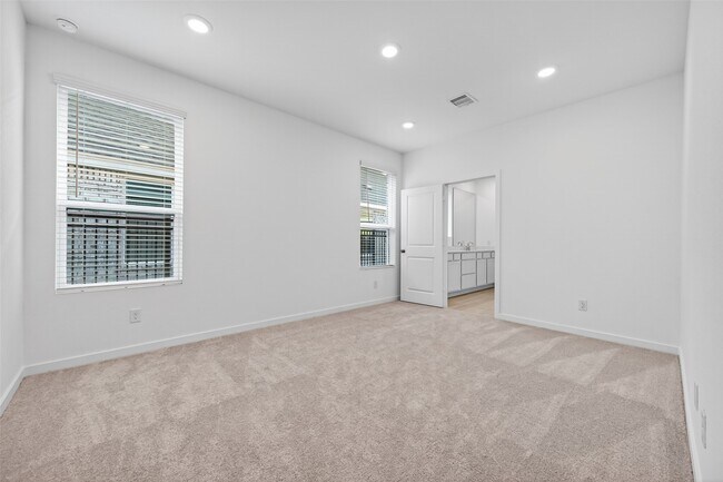 Building Photo - 27435 Sunterra Village Dr