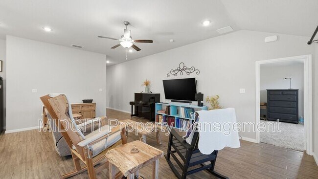 Building Photo - 1116 RIVER WOOD