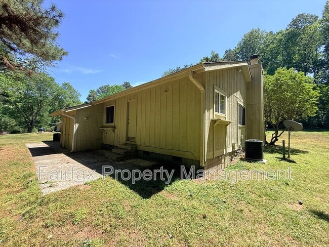 Building Photo - 475 Cedar Lake Rd