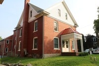 Building Photo - Spacious One bedroom Apartment 4 blocks fr...