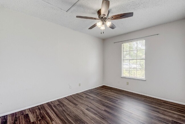 Building Photo - 4806 Russet Hill Dr