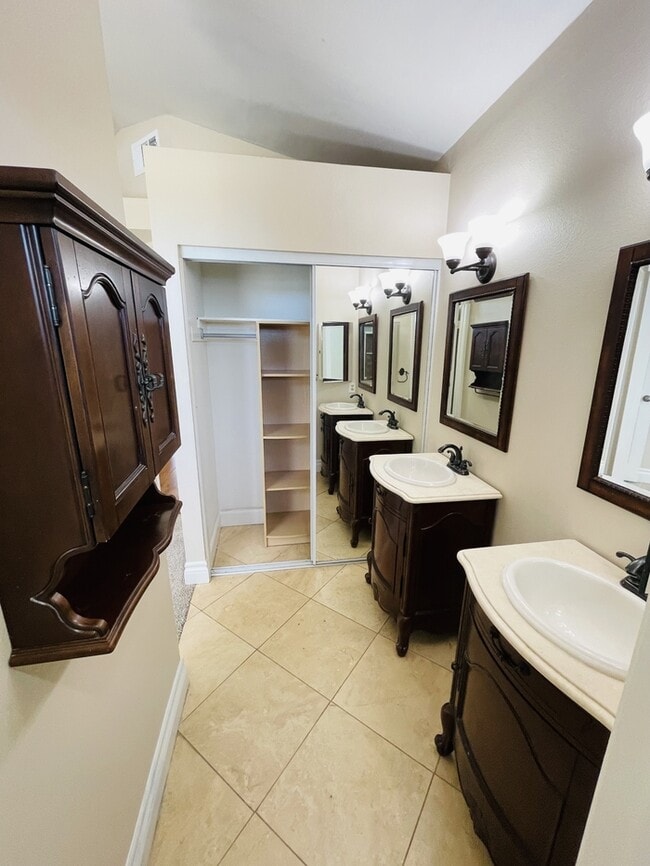 Building Photo - Provence Dr.