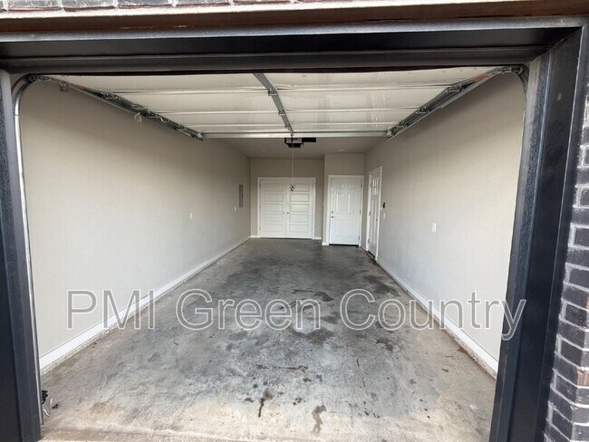 Building Photo - 13527 S Mingo Rd