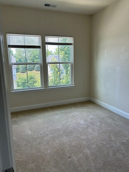 3rd Floor BR 2 - 211 Quarry Point Rd