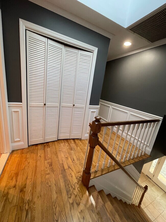 Building Photo - 33 Pilgrim Dr