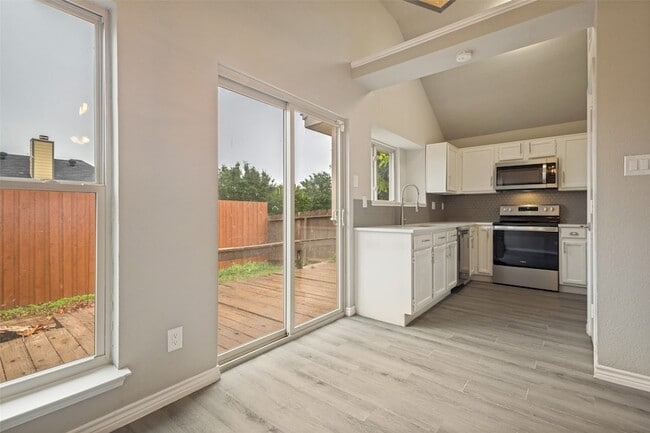 Building Photo - 945 Ramblewood Dr