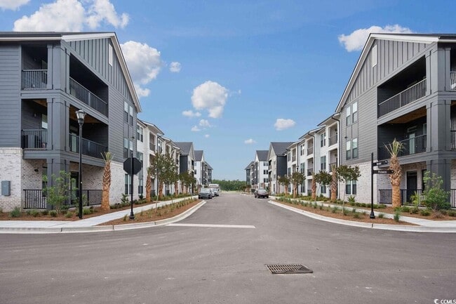 Building Photo - 331 Pickwick Dr