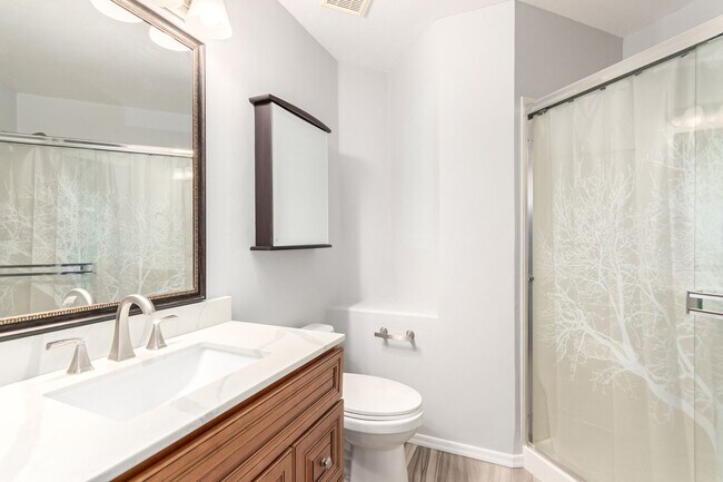 Building Photo - 4 bedoom home with private pool