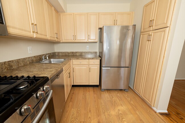 Building Photo - 327 Homeland Southway