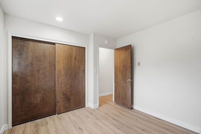 Building Photo - 3102 E 27th Ave