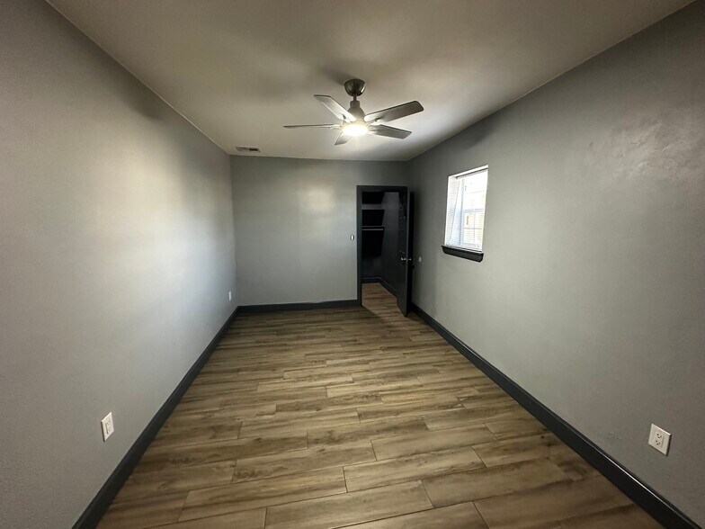 Building Photo - 2701 SW 65th St