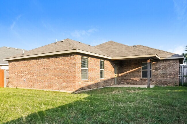 Building Photo - 2440 Echo Point Dr