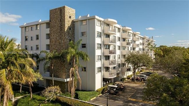Building Photo - 210 Seaview Dr