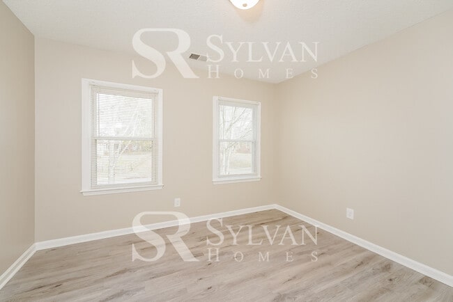 Building Photo - Prepare to be impressed by this 4 bedroom, 2.5 bathroom home