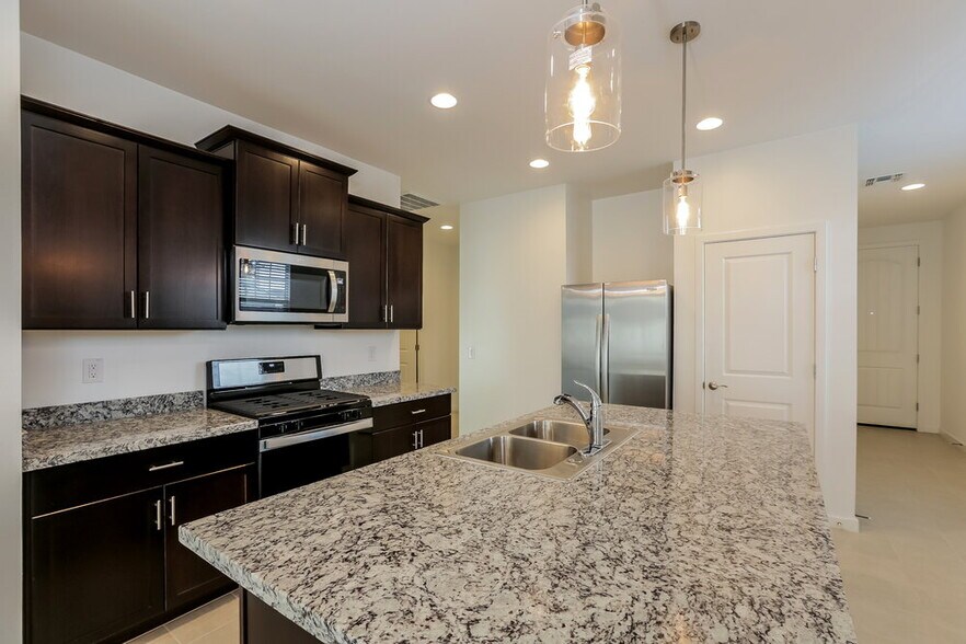 Building Photo - 10746 W Bloch Rd