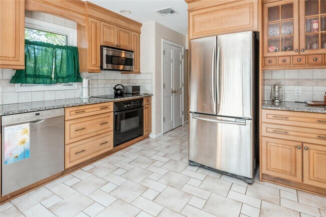 Building Photo - 7 Brookside Dr