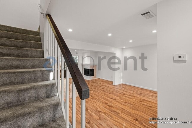 Building Photo - 5 Oak Crest Ct