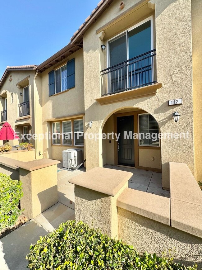 Building Photo - Great 3 bed 3 bath home