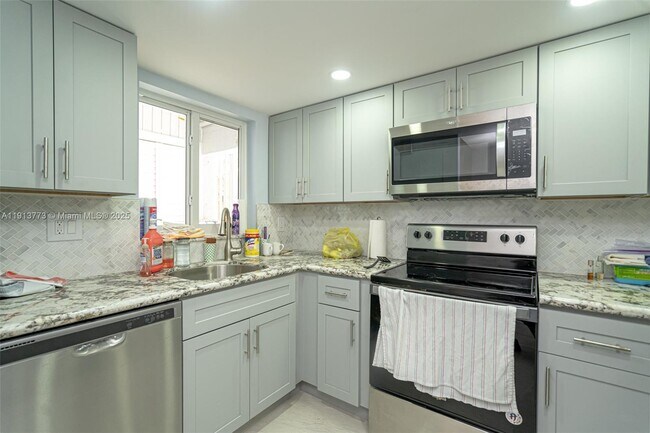 Building Photo - 1070 W 43rd Pl