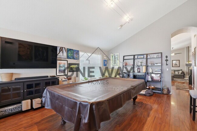 Building Photo - 1307 E Century Ave