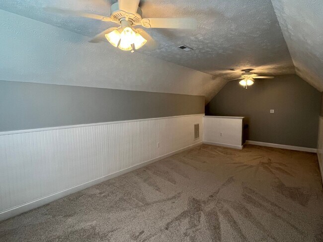 Building Photo - Charming 3 Bed, 2 Bath Plus Bonus Room in ...