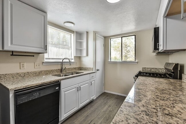 Building Photo - 1224 Westway Cir