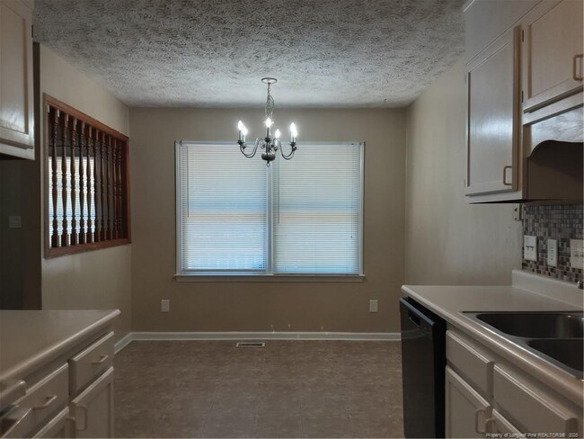 Building Photo - 870 Santiato Dr