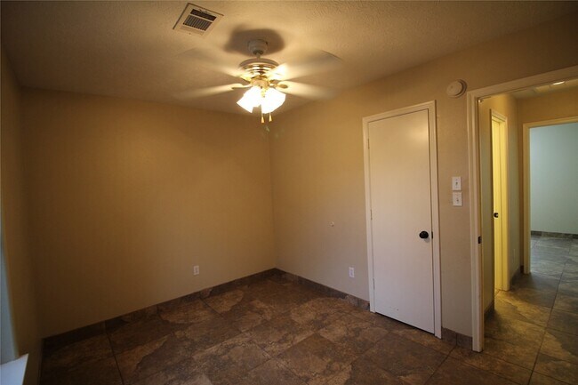 Building Photo - 16405 Sun View Ln