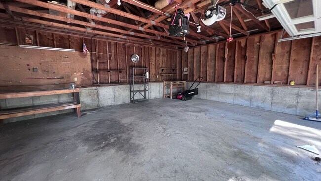 Building Photo - Peaceful Country Setting – Beautiful 5-Bed...