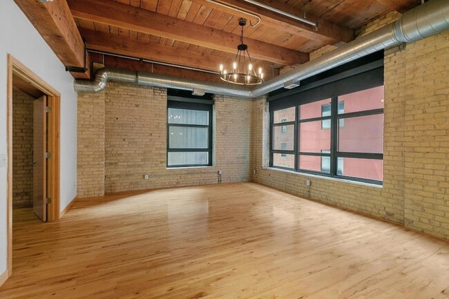 Building Photo - 607 Washington Ave S