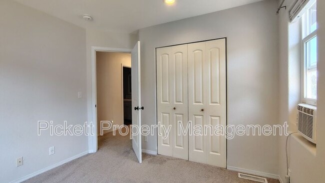 Building Photo - 147 N Wycoff Ave