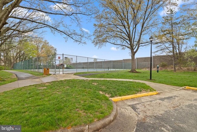 Building Photo - 8640 Dellway Ln