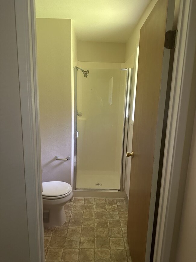 Building Photo - Three Bedroom Ranch with Large Yard!