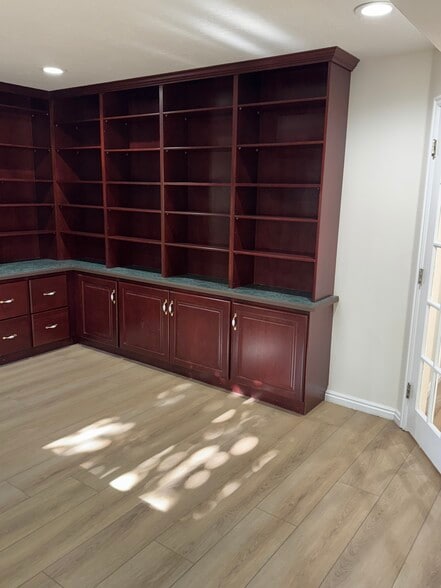 Building Photo - 1117 E 200 S