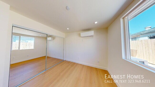 Building Photo - 6443 Satsuma Ave