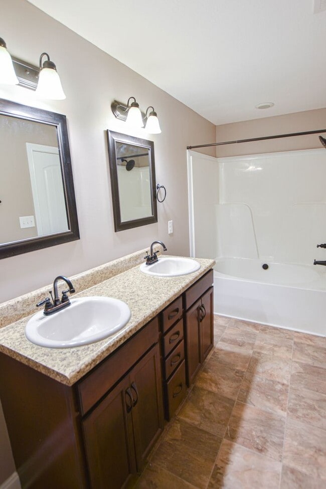 Building Photo - Pet Friendly Three Bedroom!