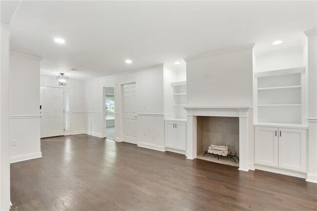Building Photo - 1245 Ladd St SW