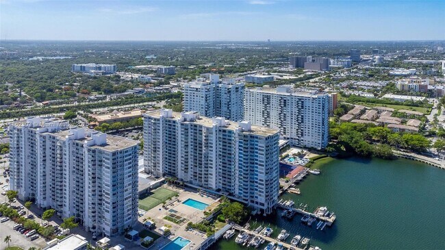 Building Photo - 18081 Biscayne Blvd