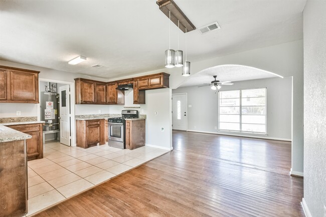 Building Photo - 7106 Pinetex Dr