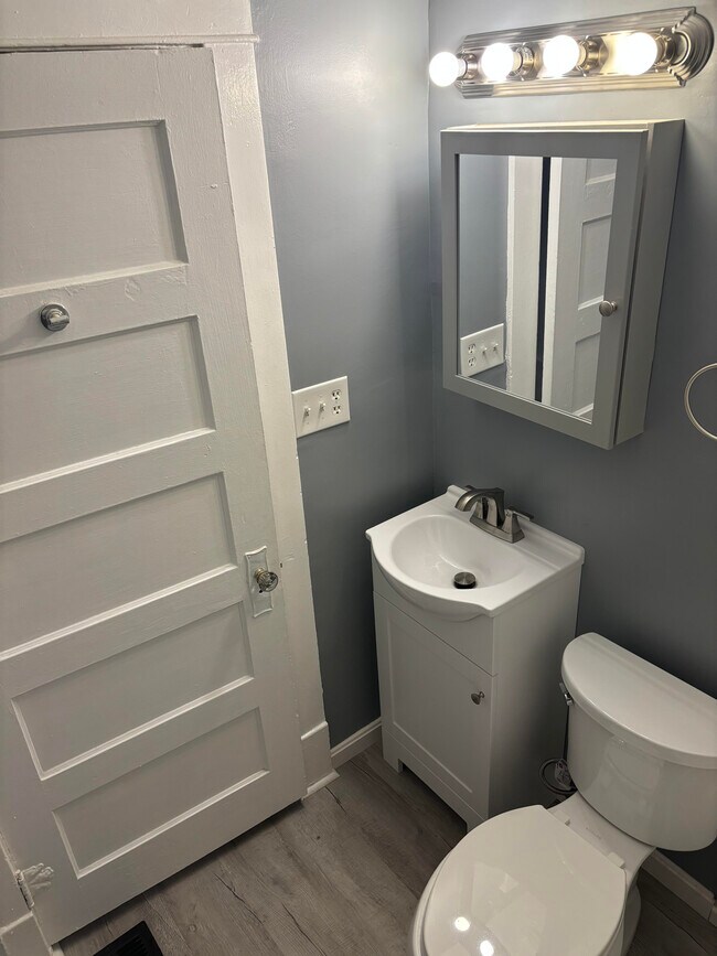 Building Photo - 3132 Mapleleaf Ave