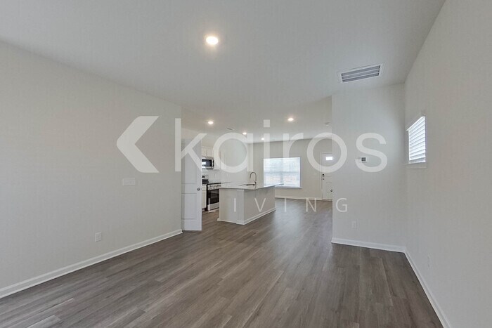 Building Photo - 2215 Banyon Cir