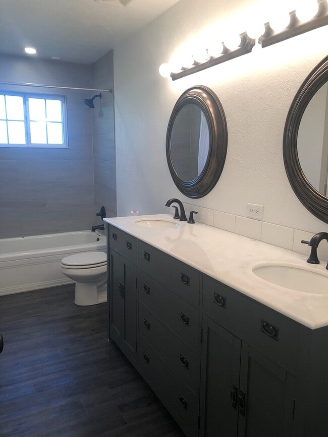 Building Photo - Custom Remodeled Home on a Tree lined stre...